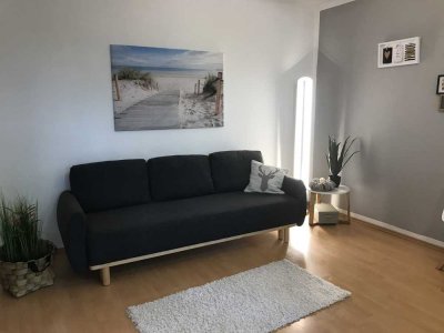 Exklusive, helle EG-Wohnung mit Terrasse, PKW-Stellplatz und EBK in Augsburg