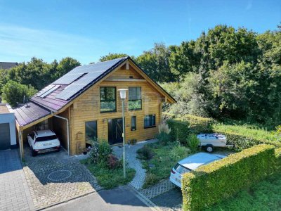 Holzblockhaus mit hochwertiger Ausstattung  und aufwändig angelegtem Garten in Alsdorf - Hoengen