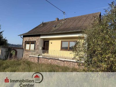 Zweifamilienhaus mit Baugrundstück in Niederlosheim!