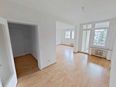 Schön geschnittene 3-Zimmer-Wohnung mit Loggia und Badewanne