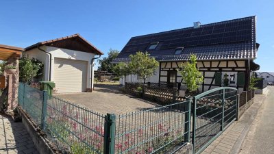 CHARMANTES FACHWERKHAUS MIT NEUBAU-ANBAU UND MODERNER TECHNIK