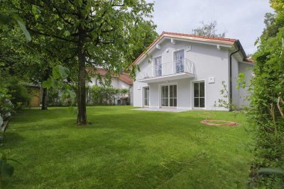 Freistehende, sanierte Villa in sehr ruhiger Lage