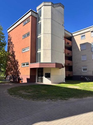 Hergerichtete Wohnung mit Balkon (WBS für 2 Personen) - ideal für Senioren