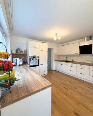 Großzügige Eigentumswohnung, freistehend mit Garten