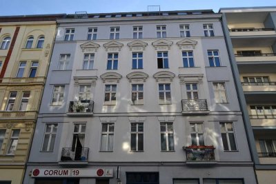 Sehr helle 1-Zimmer Wohnung im 4 OG in Berlin Moabit/Tiergarten, Bezugs und Provisionsfrei