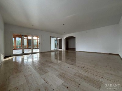 Geräumige ca. 200 qm auf einer Etage!