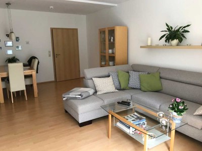 Schöne helle 2-Zimmerwohnung mit Einbauküche, Terrasse und Garten zu vermieten !