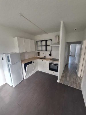 Einziehen und Wohlfühlen! 3 Raumwohnung mit Balkon und Einbauküche