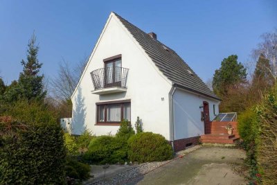 Handwerkerobjekt oder Baugrundstück: Einfamilienhaus mit Altsubstanz in ruhiger Lage