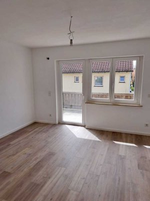 ERSTBEZUG: Lichtdurchflutete 2-Zimmer-Wohnung mit Balkon