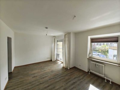 Kompaktes Apartment in Bayreuth: Ein Zimmer mit Balkon