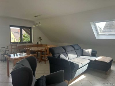 3-ZKB-Dachgeschosswohnung mit Balkon, Stellplatz, Keller zu vermieten