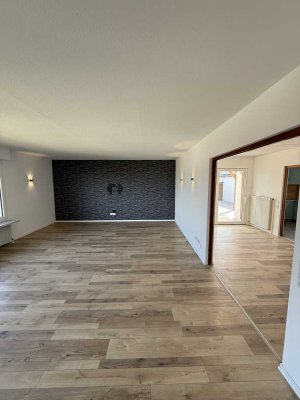 Schöne 5-Zimmer-Erdgeschosswohnung mit Balkon und Terrasse in Großerlach