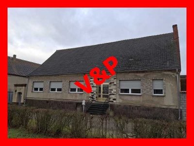 Bauernhof mit großer Scheune und großer Wiese!