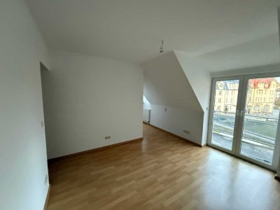 Schöne, kleine 2-Raum-Dachgeschoss-Wohnung mit Balkon in Greiz (WE18)
