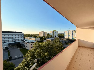 Erstbezug einer generalsanierten Wohnung mit Ausblick, Loggia &amp; Parkplatz
