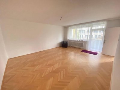 Coole WG-taugliche 4,5 - Zimmer Wohnung in attraktiver zentraler Lage zu vermieten