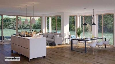 Reetgedecktes Einfamilienhaus nebst Carport und Finnhütte mit Blick auf die Wismarbucht