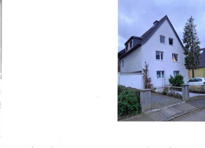Freistehendes Dreifamilienhaus in Köln-Rodenkirchen mit Garten