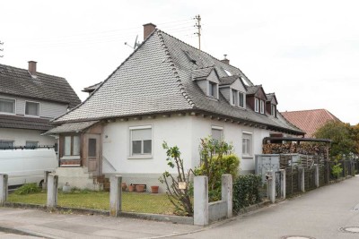 Zwei verbundene Wohnhäuser auf attraktivem Eckgrundstück – ideales Mehrgenerationenobjekt