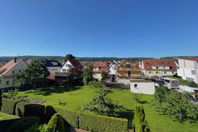 GERLINGEN - 4-ZIMMER-DG-WOHNUNG, SÜD-BALKON, RUHIGE LAGE, FREI AB 01.08.25.
