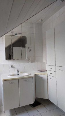 Attraktive und gepflegte 3-Zimmer-Dachgeschosswohnung mit geh. Innenausstattung mit Balkon und EBK