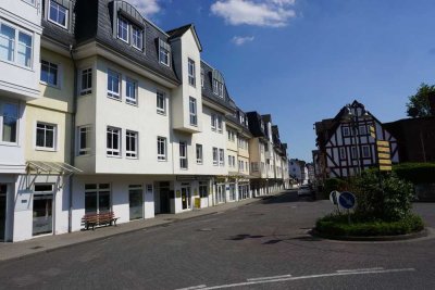 Helle Wohnung mit Einbauküche und Wintergarten