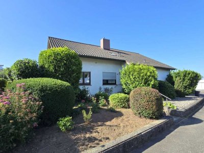 Großzügiges Einfamilienhaus mit Garten und Doppelgarage ab 01.09.25 in Nordheim zu vermieten!