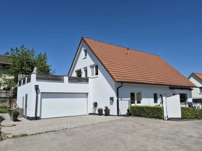 Hochwertiges, massives Einfamilienhaus mit Einliegerwohnung in verkehrsberuhigter Lage