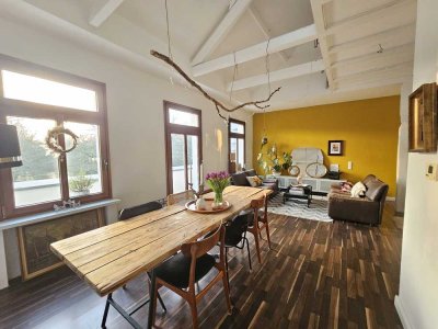Leben am Westpark: Helle, modernisierte Maisonette-Wohnung in denkmalgeschütztem Altbau mit Balkon