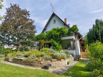 Charmantes Einfamilienhaus mit traumhaftem Garten