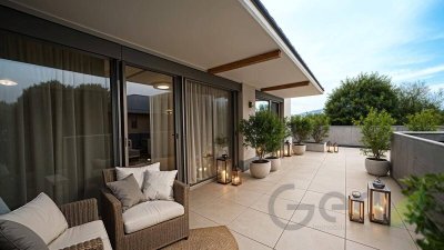 Großzügige Dachterrasse mit Bergblick