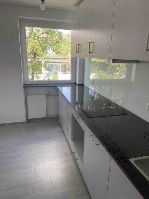 Top-sanierte 2-Zimmer-Wohnung mit exklusiver Küche und Balkon