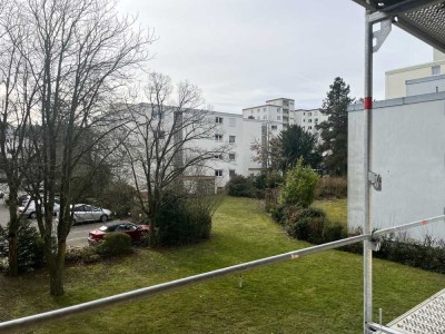 Vermietete 3-Zimmer-Wohnung in ruhiger Lage | PKW-Stellplatz + Süd-Loggia | Nahe U-Bahn