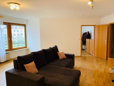 Sehr gepflegte Wohnung mit zwei Zimmern und Einbauküche im Univiertel