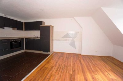 Moderne Dachgeschoss-Maisonette-Wohnung mit Einbauküche und Gäste-WC