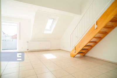 Charmante 2,5-Zimmer Wohnung mit großzügiger Galerie, Balkon & Tiefgaragenstellplatz