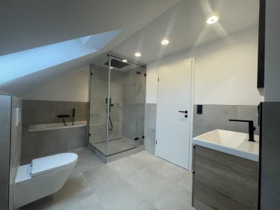 Hochwertige, energetisch sanierte 4-Zimmer-DG-Wohnung mit Balkon und 2 Stellplätzen