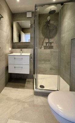 Kpl. Neu Renoviertes 1 Zimmer Apartment- mit Balkon