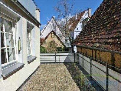 Altstadtflair trifft Wohnkomfort: Großzügige Wohnung mit Balkon und Garage