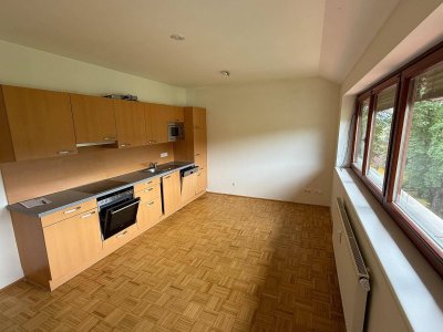 Helle und gemütliche 2-Zimmer-Wohnung in gepflegtem Mehrparteienhaus mit Lift