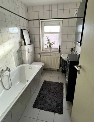 Freundliche 2-Zimmer-Dachgeschosswohnung mit Balkon und EBK in Löhnberg