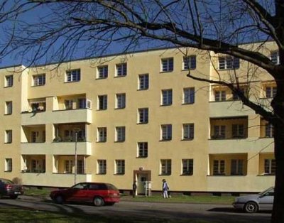 Wohnen im Denkmal: Frisch sanierte Wohnung mit historischem Flair.