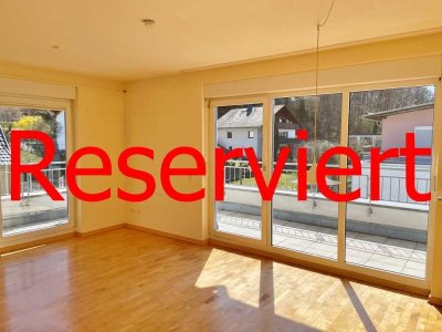 RESERVIERT-Freudenberg Einzugsbereit Provisionsfrei helle DG-Wohnung - umlaufende Sonnenterrasse