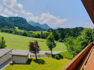 Sonnige 3-Zimmer-Dachgeschosswohnung mit Balkon &amp; Tiefgarage – möbliert &amp; sofort verfügbar