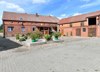 sehr gepflegter Vierseiten HOF bei Bedarf mit landwirtschaftlichen Flächen zum Kauf oder Pacht
