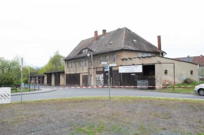 Wohn- und Geschäftshaus mit Nebengebäuden und Garagen – zentral in Luckau zu verkaufen