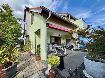 Doppelhaushälfte oder Wohnung? Außergewöhnliche Wohnung mit viel Fläche in bester Lage!