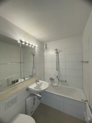 Modernisierte 1 Zimmer Wohnung im 7. OG mit tollem Blick -Erstbezug-