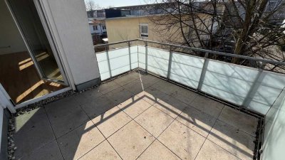 Schöne helle 4 Zimmerwohnung mit Balkon